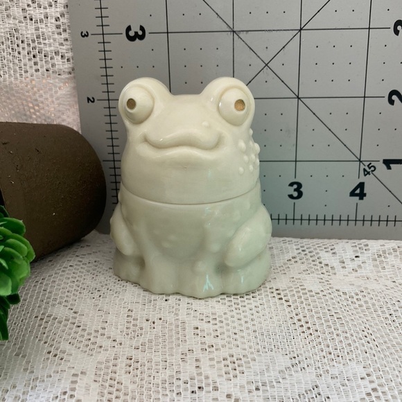 Vintage Avon Enchanted Frog Cream Sachet empty/with box. Good Vintage Condition - Picture 9 of 9